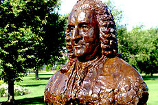 Linnaeus scultpure created by Paul T. Granlund
